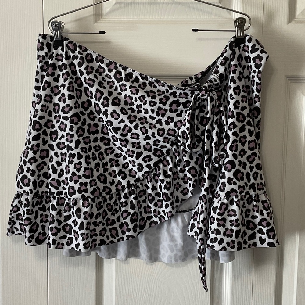 NWOT Beachsissi Leopard Print Ruffle Swim Skirt with Side Tie, Large